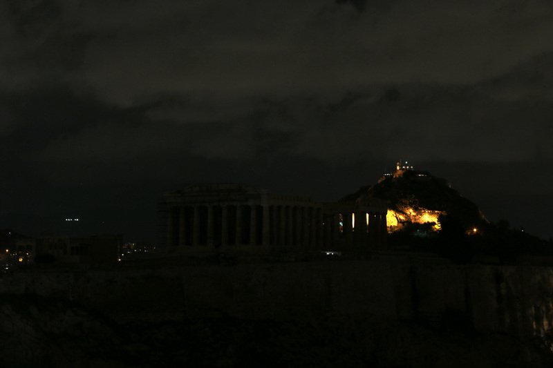 Στο σκοτάδι η Ακρόπολη και η Βουλή των Ελλήνων για την «Ωρα της Γης» [εικόνες]  | iefimerida.gr 1