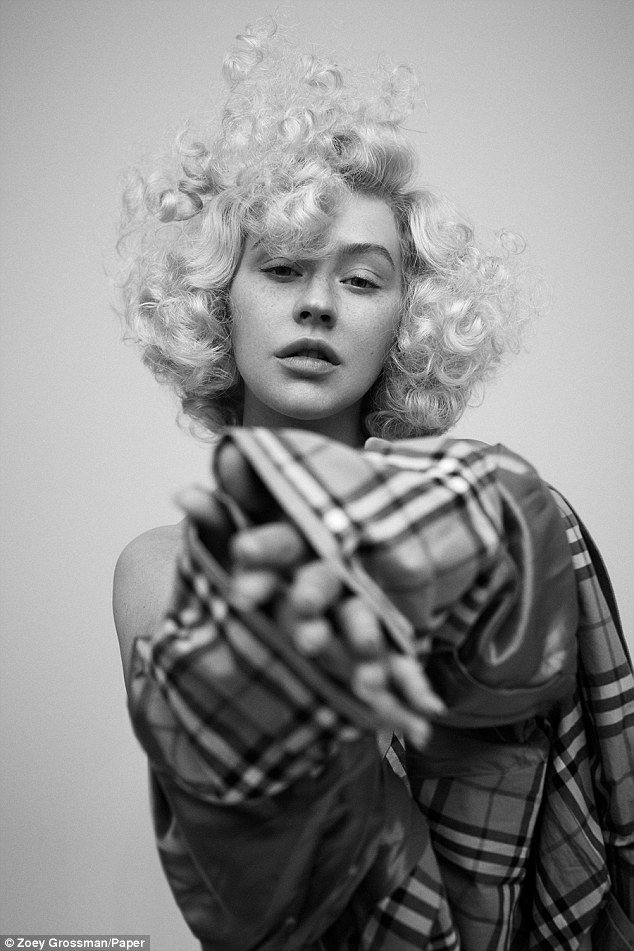 Η Κριστίνα Αγκιλέρα φωτογραφήθηκε για πρώτη φορά άβαφη και δεν την γνώρισε κανείς [εικόνες] | iefimerida.gr 3