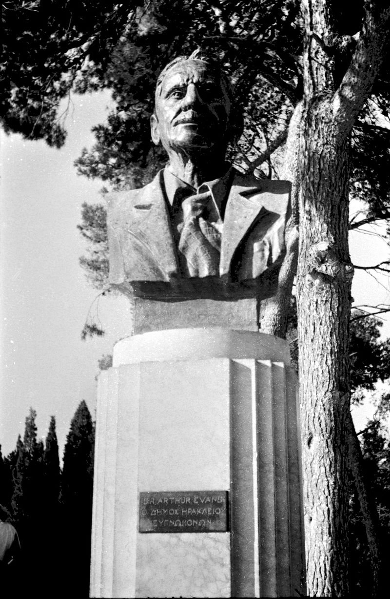 Σερ Αρθουρ Εβανς: Οι περιπέτειες του Βρετανού αρχαιολόγου που βρήκε την Κνωσσό [εικόνες] | iefimerida.gr 4