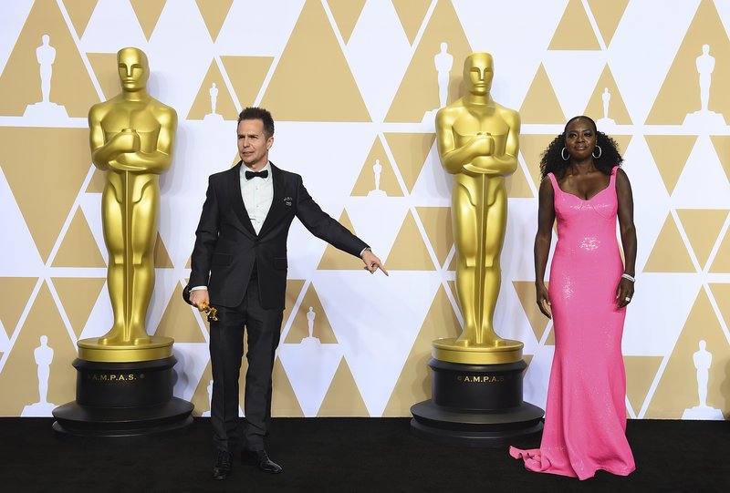 Οσκαρ 2018: Εγινε του... μπούστου -Οι σταρ (μικρές και μεγάλες) με τα αβυσσαλέα ντεκολτέ [εικόνες] | iefimerida.gr 13