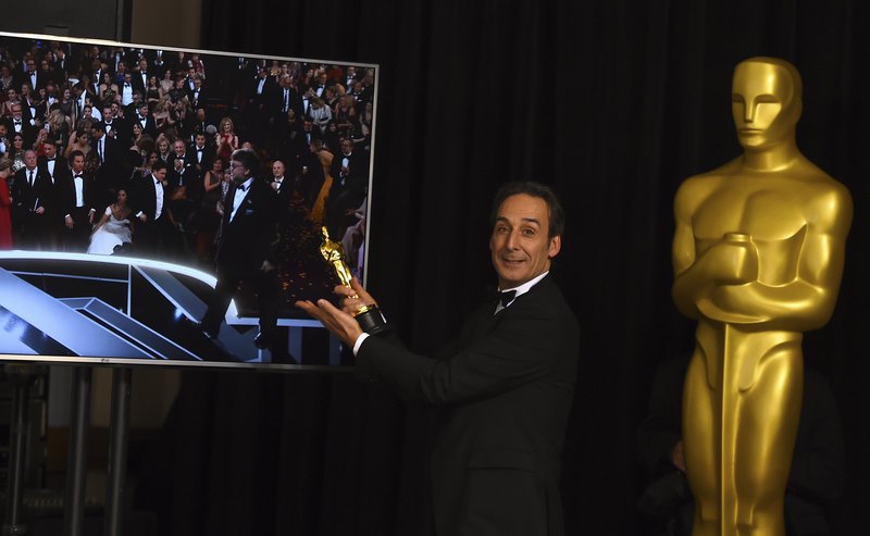 Οσκαρ Μουσικής στον σπουδαίο Αλεξάντρ Ντεσπλά -Το αφιέρωσε στην Ελληνίδα μητέρα του [βίντεο]  | iefimerida.gr 6