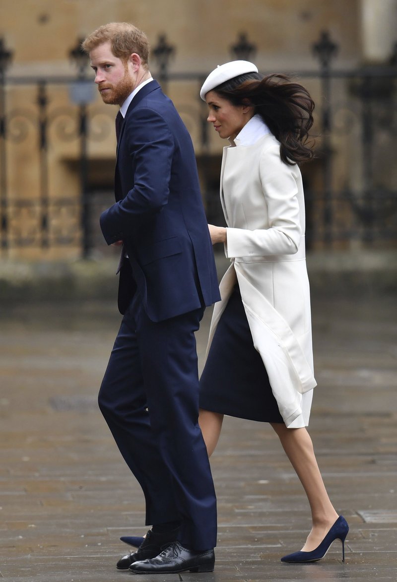 Η πρώτη επίσημη εμφάνιση της Μέγκαν Μαρκλ με τη βασίλισσα Ελισάβετ [εικόνες] | iefimerida.gr 5