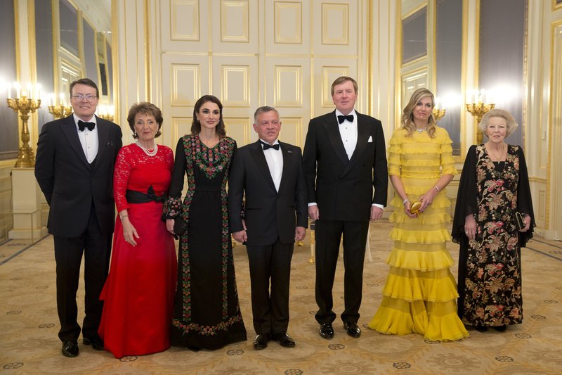 Πώς η βασίλισσα Μαξίμα «αφάνισε» στιλιστικά τη βασίλισσα Ράνια της Ιορδανίας -Πληθωρική η μία, «σκυθρωπή» η άλλη [εικόνες] | iefimerida.gr 5