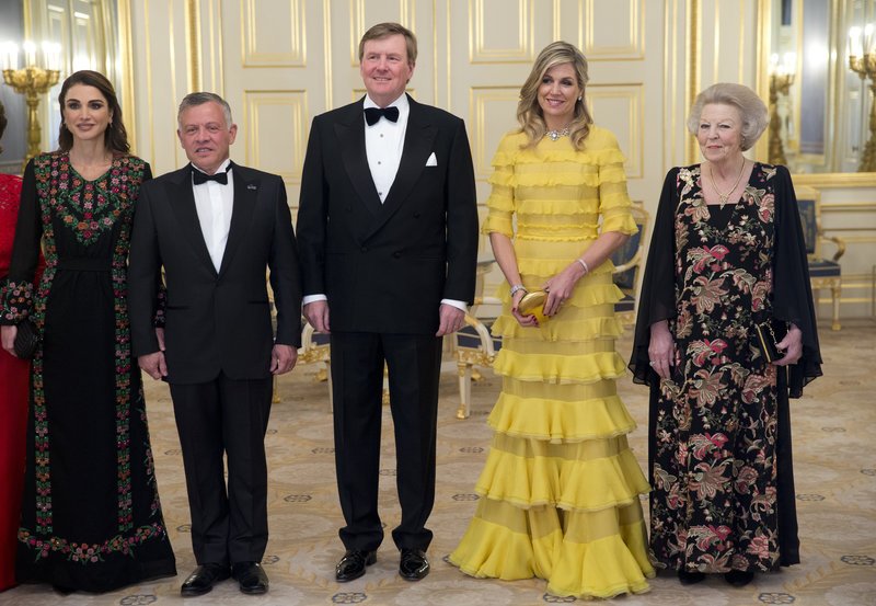 Πώς η βασίλισσα Μαξίμα «αφάνισε» στιλιστικά τη βασίλισσα Ράνια της Ιορδανίας -Πληθωρική η μία, «σκυθρωπή» η άλλη [εικόνες] | iefimerida.gr 4