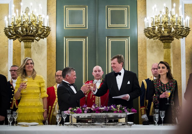 Πώς η βασίλισσα Μαξίμα «αφάνισε» στιλιστικά τη βασίλισσα Ράνια της Ιορδανίας -Πληθωρική η μία, «σκυθρωπή» η άλλη [εικόνες] | iefimerida.gr 3