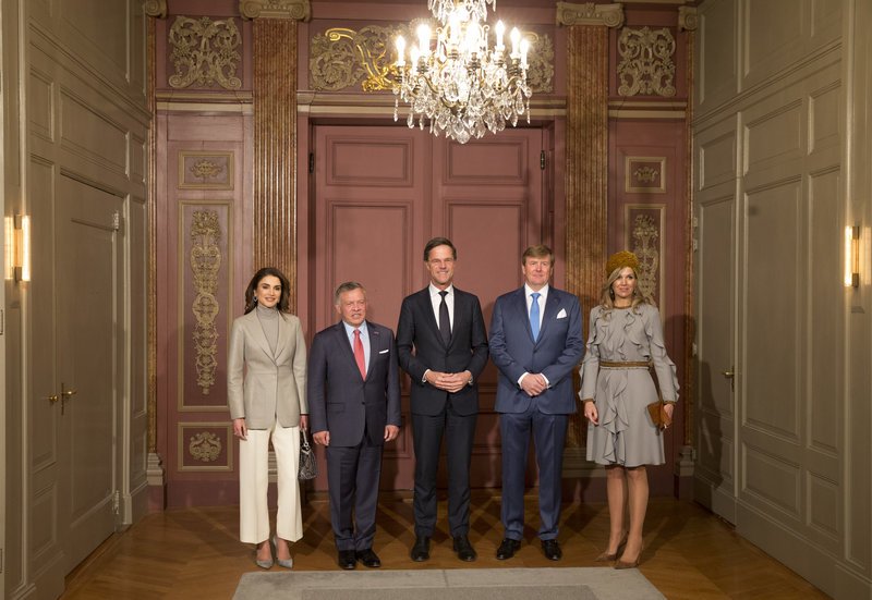 Πώς η βασίλισσα Μαξίμα «αφάνισε» στιλιστικά τη βασίλισσα Ράνια της Ιορδανίας -Πληθωρική η μία, «σκυθρωπή» η άλλη [εικόνες] | iefimerida.gr 1