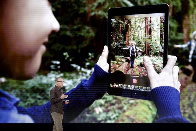 Η Apple μόλις παρουσίασε το πιο φθηνό iPad όλων των εποχών -Κάτι παραπάνω από 300 ευρώ [εικόνες] | iefimerida.gr 3