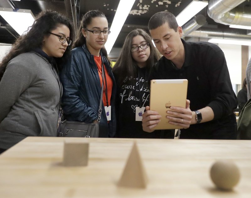 Η Apple μόλις παρουσίασε το πιο φθηνό iPad όλων των εποχών -Κάτι παραπάνω από 300 ευρώ [εικόνες] | iefimerida.gr 1