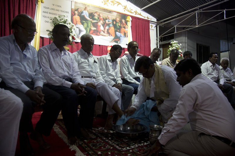 Εντυπωσιακές εικόνες από τη Μ.Εβδομάδα των Καθολικών -Ολόκληρες «παραστάσεις» στους δρόμους [εικόνες] | iefimerida.gr 12