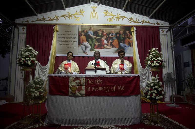 Εντυπωσιακές εικόνες από τη Μ.Εβδομάδα των Καθολικών -Ολόκληρες «παραστάσεις» στους δρόμους [εικόνες] | iefimerida.gr 13