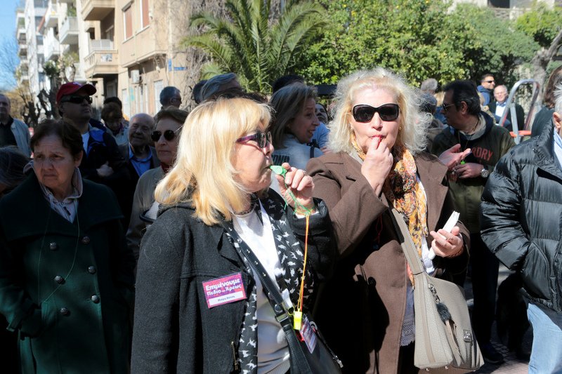 Διαμαρτυρία πολιτών στο Πεδίο του Αρεως -Εβαψε μαζί τους και η Μιμή Ντενίση [εικόνες] | iefimerida.gr 0