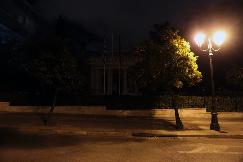 Στο σκοτάδι η Ακρόπολη και η Βουλή των Ελλήνων για την «Ωρα της Γης» [εικόνες]  | iefimerida.gr 4