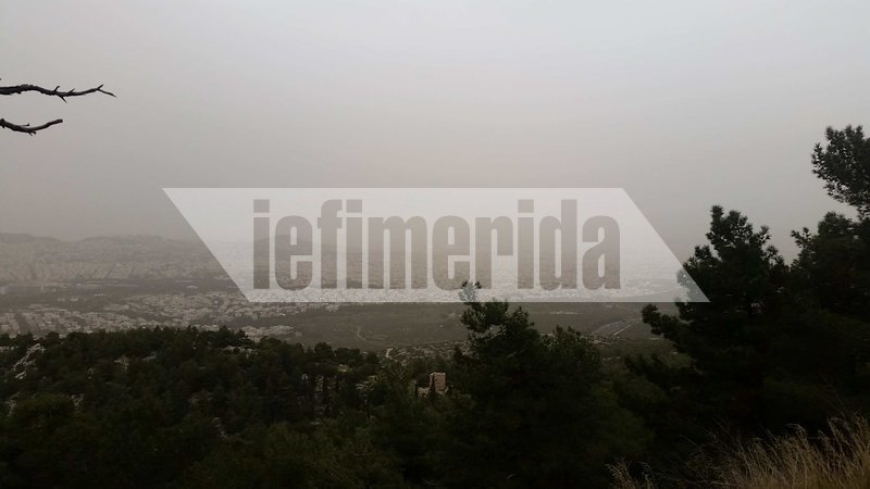 Η αφρικανική σκόνη καταπίνει και την Αθήνα -Σε θολό τοπίο η πρωτεύουσα [εικόνες & βίντεο] | iefimerida.gr 3