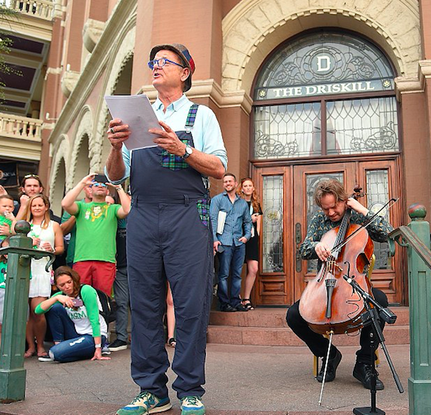 Παγκόσμια Ημέρα Ποίησης σήμερα: Ο Μπιλ Μάρεϊ απαγγέλλει ποίημα για σκύλους, συνοδεία Μπαχ [βίντεο] | iefimerida.gr 0