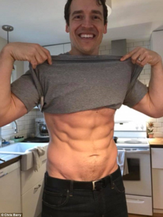 Ανδρας με κοιλιά έχτισε six-pack σε 10 εβδομάδες με την βοήθεια αυτών των ακουστικών [εικόνες] | iefimerida.gr 1