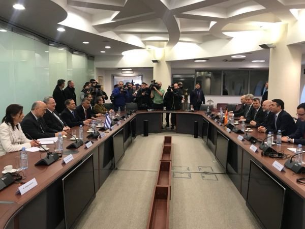 Κοτζιάς με Ντιμιτρόφ: Πιστεύουμε σε έναν έντιμο συμβιβασμό | iefimerida.gr 0