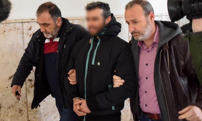 Σοκαριστικές καταγγελίες για τα παιδιά που έπεσαν θύματα του δράκου του Αγρινίου | iefimerida.gr 0