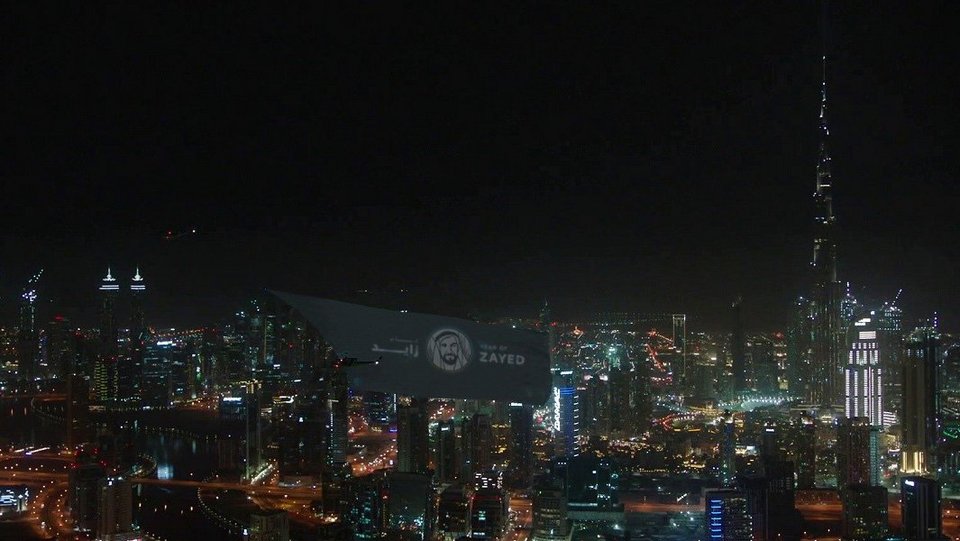 Μια πραγματικά παράξενη γιορτή στο Ντουμπάι -Εκαναν παρέλαση γιορτάζοντας την... ευτυχία [εικόνες] | iefimerida.gr 1