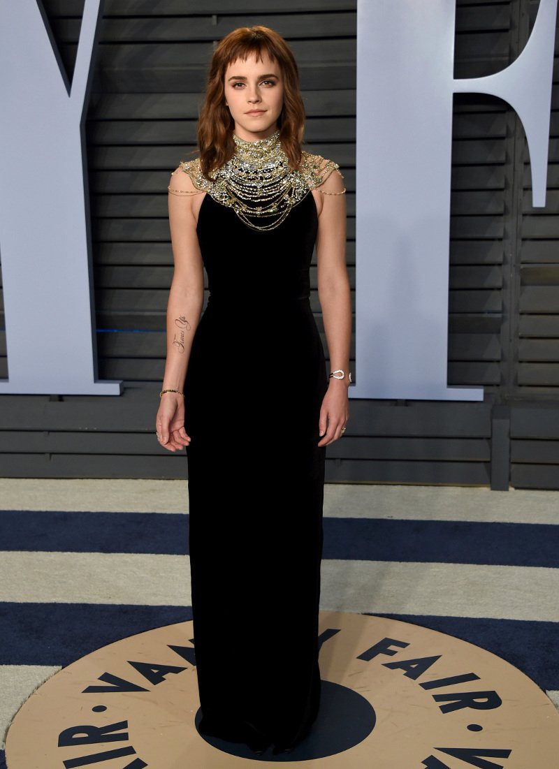 Κάτι δεν πάει καλά με το τατουάζ στο χέρι της Εμμα Γουάτσον -Το λάθος που βγάζει μάτι [εικόνες] | iefimerida.gr 1