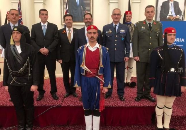 Στην Αυστραλία οι Εύζωνες -Εντυπωσίασαν με το παράστημα και τον βηματισμό τους [εικόνες & βίντεο] | iefimerida.gr 0