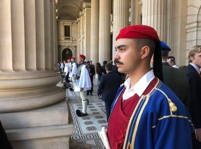 Στην Αυστραλία οι Εύζωνες -Εντυπωσίασαν με το παράστημα και τον βηματισμό τους [εικόνες & βίντεο] | iefimerida.gr 1