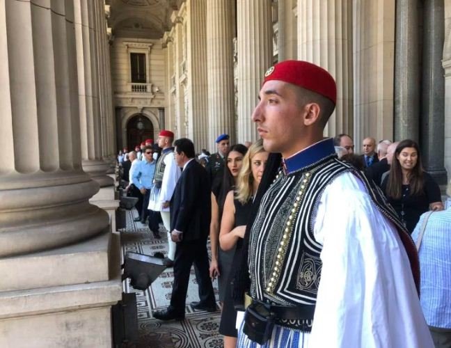 Στην Αυστραλία οι Εύζωνες -Εντυπωσίασαν με το παράστημα και τον βηματισμό τους [εικόνες & βίντεο] | iefimerida.gr 2