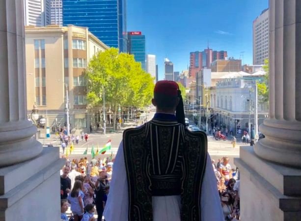 Στην Αυστραλία οι Εύζωνες -Εντυπωσίασαν με το παράστημα και τον βηματισμό τους [εικόνες & βίντεο] | iefimerida.gr 3