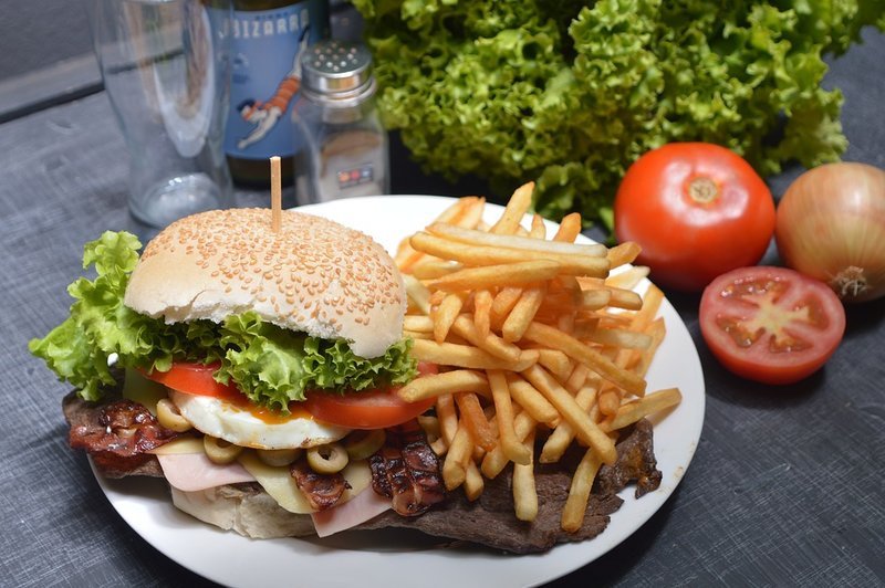 Οι επικίνδυνες ουσίες που περιέχονται στο fast food και τι σοβαρά προβλήματα υγείας προκαλούν | iefimerida.gr 0