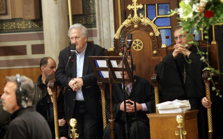 Η κίνηση που προκάλεσε αίσθηση -Ο Αρχιεπίσκοπος Ιερώνυμος δίνει λουλούδι στον Νίκο Φίλη [εικόνες] | iefimerida.gr 4