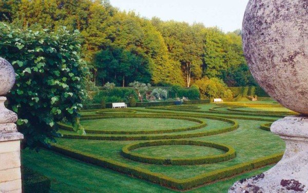 Σε αυτόν τον παραμυθένιο πύργο ζούσε ο Givenchy με τον σύντροφό του [εικόνες] | iefimerida.gr 3