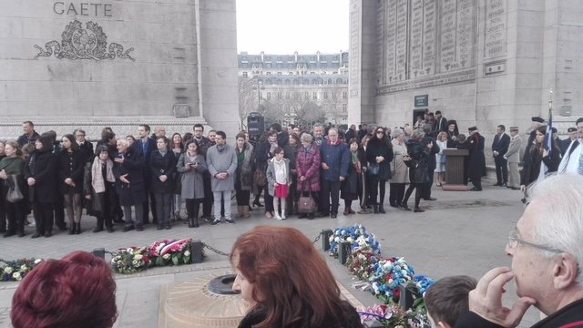 Με λαμπρότητα και περηφάνια η παρέλαση για την 25η Μαρτίου στο Παρίσι [εικόνες & βίντεο] | iefimerida.gr 1