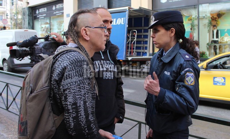 Εργαζόμενοι του MEGA έξω από το ΕΣΡ εν αναμονή της απόφασης για το «μαύρο» [εικόνες] | iefimerida.gr 3