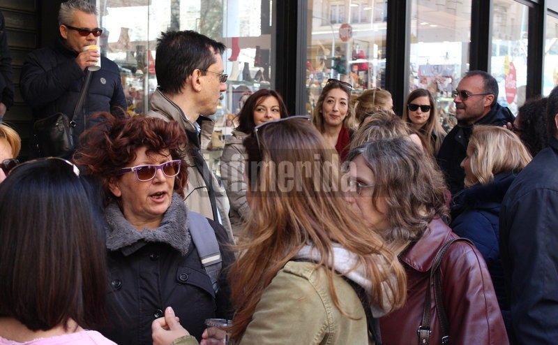 Εργαζόμενοι του MEGA έξω από το ΕΣΡ εν αναμονή της απόφασης για το «μαύρο» [εικόνες] | iefimerida.gr 0