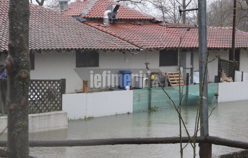 Οδοιπορικό του iefimerida στον πλημμυρισμένο Εβρο: Σε κατάσταση συναγερμού οι Αρχές [εικόνες] | iefimerida.gr 5