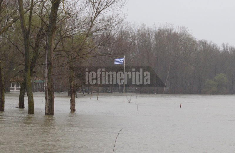 Οδοιπορικό του iefimerida στον πλημμυρισμένο Εβρο: Σε κατάσταση συναγερμού οι Αρχές [εικόνες] | iefimerida.gr 2
