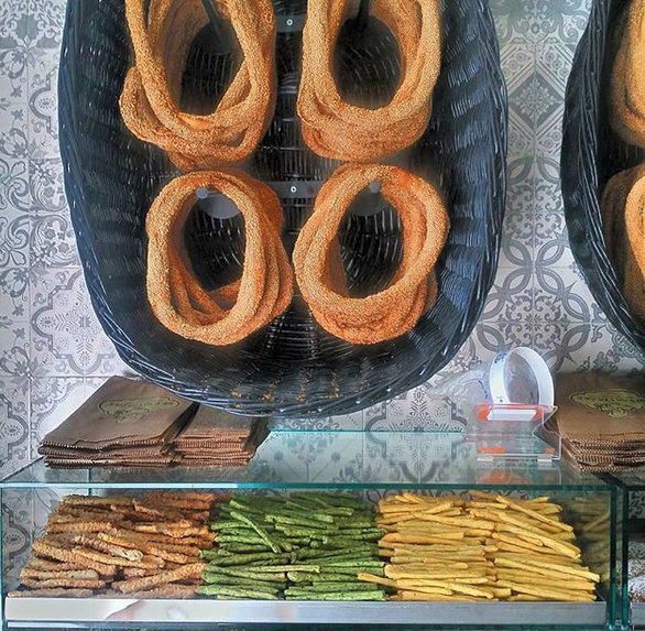 Νέα μανία -Γιατί στη Νέα Σμύρνη κάνουν ουρές έξω από αυτό το μαγαζί, για ένα κουλούρι Θεσσαλονίκης [εικόνες] | iefimerida.gr 4