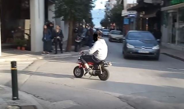 Λαμία: Περιπετειώδης καταδίωξη νεαρού με μηχανάκι στο κέντρο της πόλης [βίντεο] | iefimerida.gr 1
