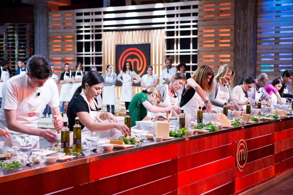   Hταν η Μάγκυ στο ιταλικό MasterChef; - Η φωτογραφία που κάνει το γύρο του Twitter [εικόνες] | iefimerida.gr 0