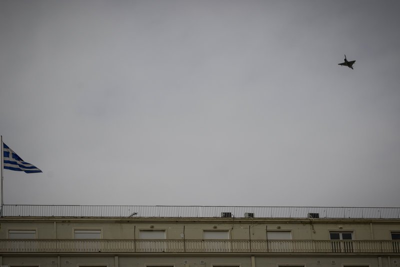 Μαχητικά και πολεμικά ελικόπτερα στον αττικό ουρανό -Εντυπωσίασαν, αλλά και ξάφνιασαν [εικόνες] | iefimerida.gr 3