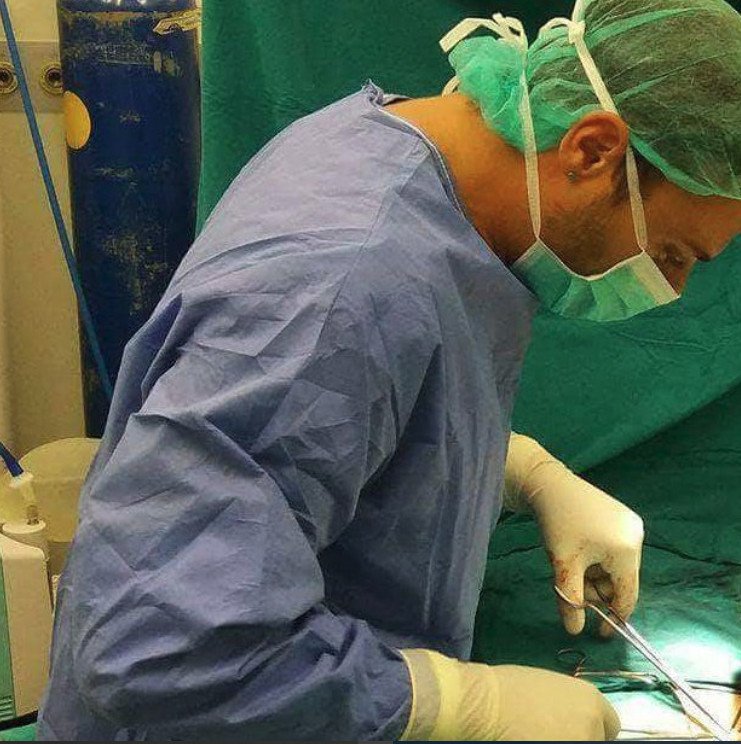 Ο Νίκος Μίχας από το Fame Story παράτησε το τραγούδι -Είναι γιατρός στα απομονωμένα Αντικύθηρα με τους 20 κατοίκους [εικόνες & βίντεο] | iefimerida.gr 2