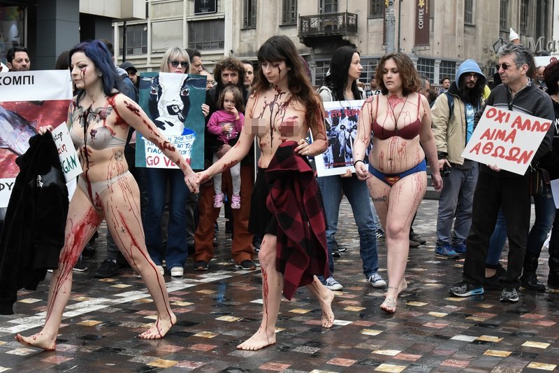  Γυμνόστηθες Vegan διαμαρτυρήθηκαν στο Μοναστηράκι για τα δικαιώματα των ζώων [εικόνες] | iefimerida.gr 3