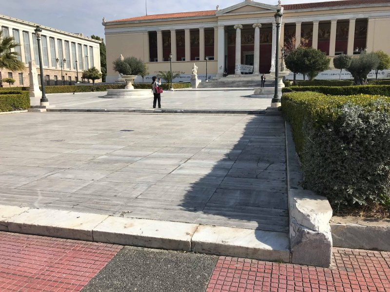 Μάρμαρα, τα πιο γνωστά «πολεμοφόδια» των αναρχικών -Εχουν ρημάξει τα δημόσια κτίρια [εικόνες] | iefimerida.gr 4