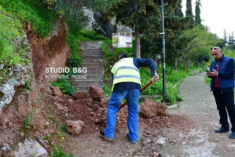 Εικόνες από την κατολίσθηση στα 999 σκαλιά του Παλαμηδίου, στο Ναύπλιο [εικόνες & βίντεο] | iefimerida.gr 3