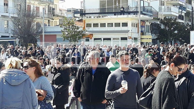 Ορεστιάδα: Συγκέντρωση για τους 2 στρατιωτικούς -Πούλμαν από τη Β. Ελλάδα [εικόνες] | iefimerida.gr 0