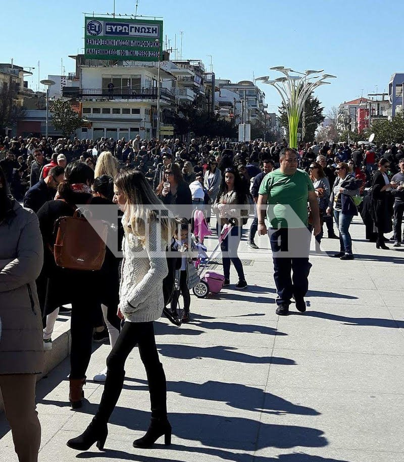 Ορεστιάδα: Συγκέντρωση για τους 2 στρατιωτικούς -Πούλμαν από τη Β. Ελλάδα [εικόνες] | iefimerida.gr 2