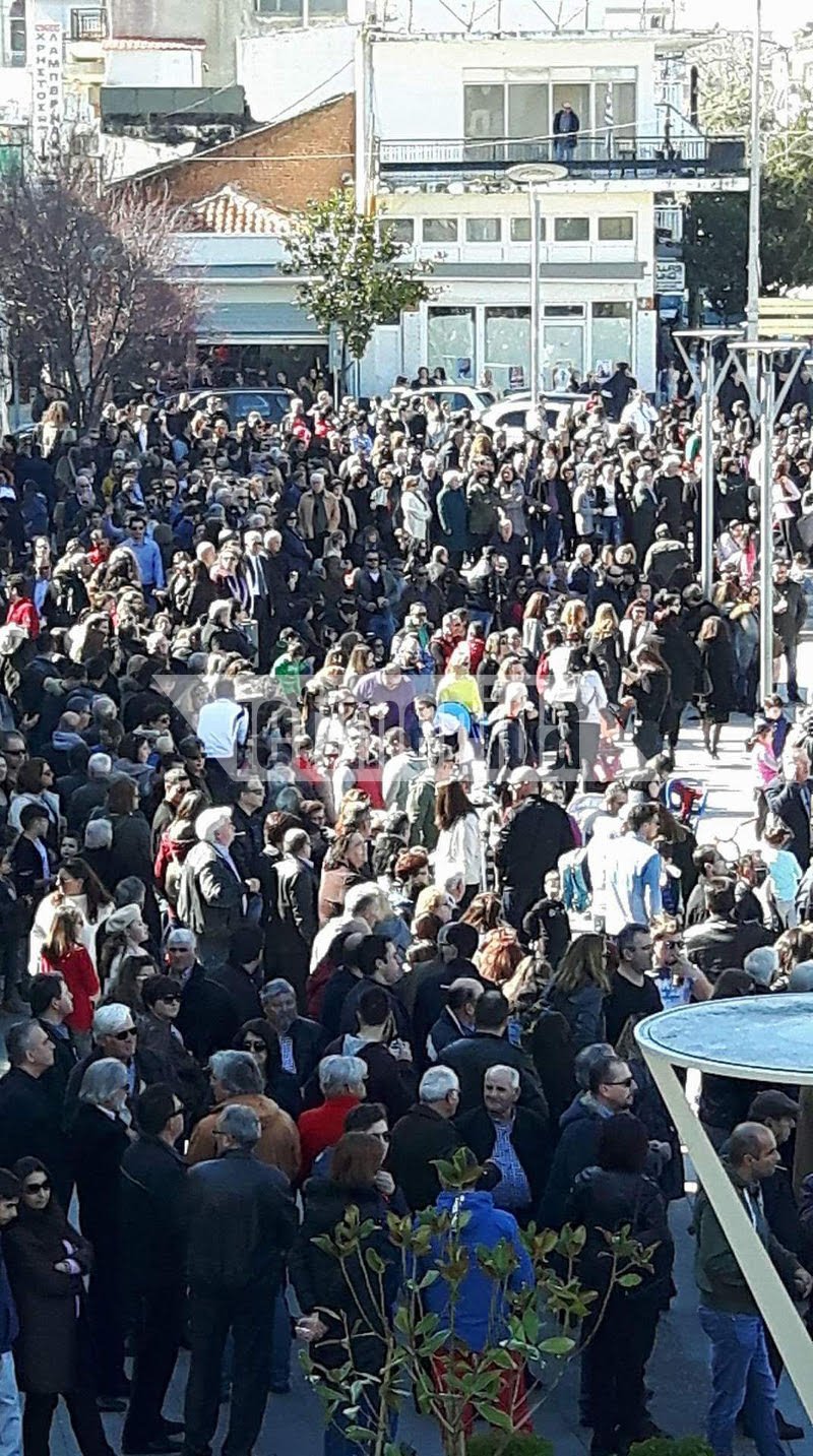 Ορεστιάδα: Συγκέντρωση για τους 2 στρατιωτικούς -Πούλμαν από τη Β. Ελλάδα [εικόνες] | iefimerida.gr 3