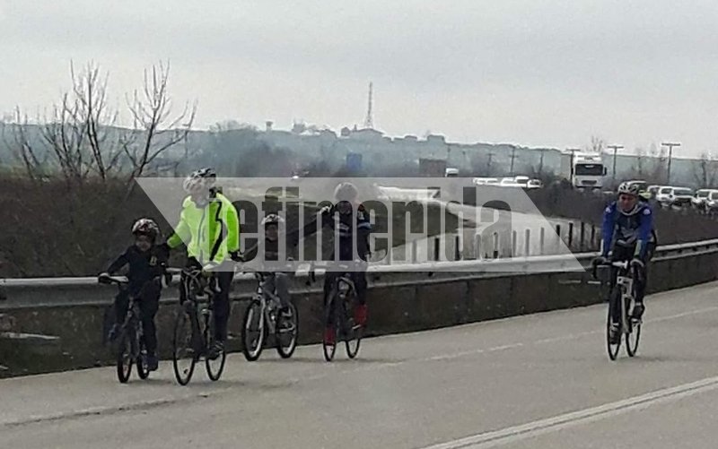 Ορεστιάδα: Συγκέντρωση για τους 2 στρατιωτικούς -Πούλμαν από τη Β. Ελλάδα [εικόνες] | iefimerida.gr 7