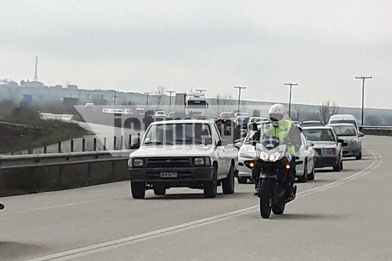 Ορεστιάδα: Συγκέντρωση για τους 2 στρατιωτικούς -Πούλμαν από τη Β. Ελλάδα [εικόνες] | iefimerida.gr 9