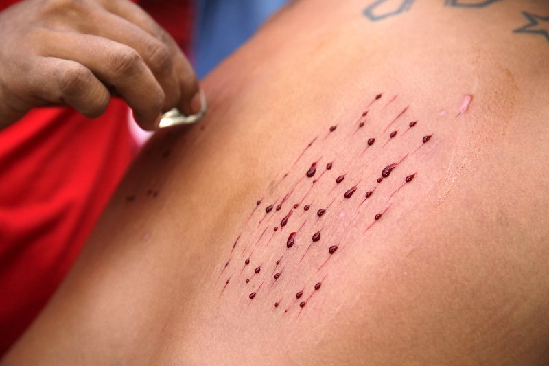 Αγριο πασχαλινό έθιμο των καθολικών στις Φιλιππίνες: Αυτομαστιγώνονται μέχρι να ματώσουν [εικόνες] | iefimerida.gr 4