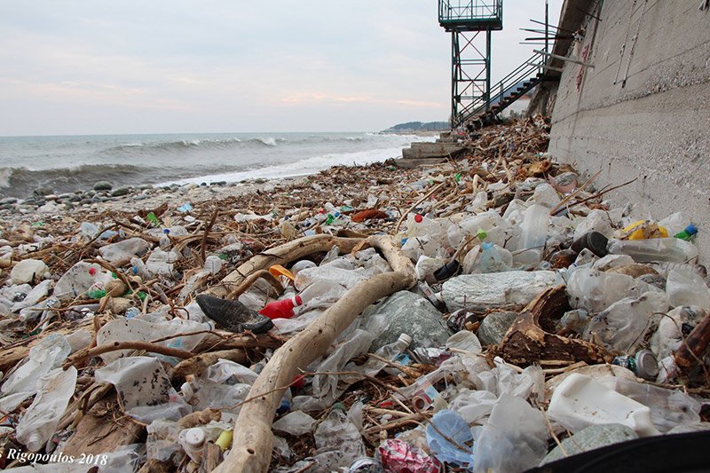 Σκουπιδότοπος οι παραλίες του Πηλίου μετά τη σφοδρή κακοκαιρία [εικόνες] | iefimerida.gr 2